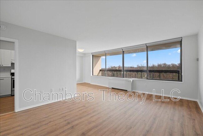 Photo - 3705 S George Mason Dr Unidad #608S