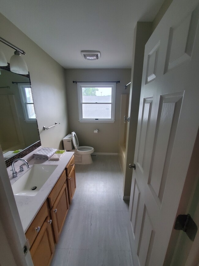 Photo - 213 E Washington St Unit 2nd Floor