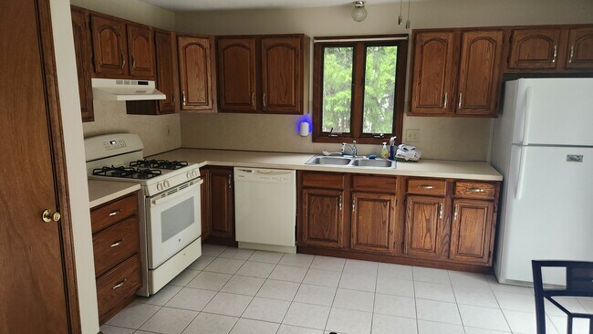 Photo - 792 Moore St