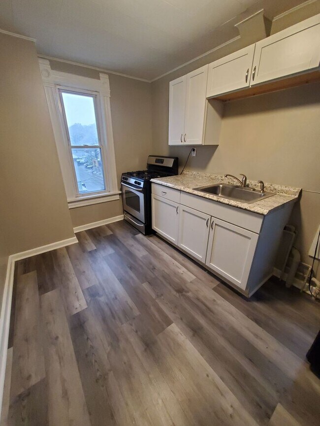 606 N West Ave duplex - 606 N West Ave duplex Apartment Unit 608 Upper