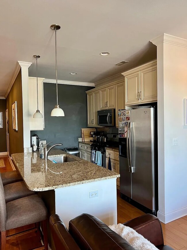 Photo - 2352 W Byron St Unit 301