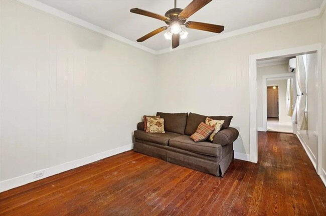 Living Room - 4320 Annunciation St Unit Apt A