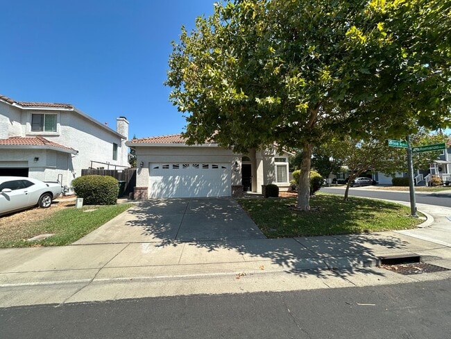Building Photo - 7025 Sandy Souza Way