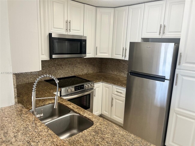 Building Photo - 200 Palm Cir W Unit 107