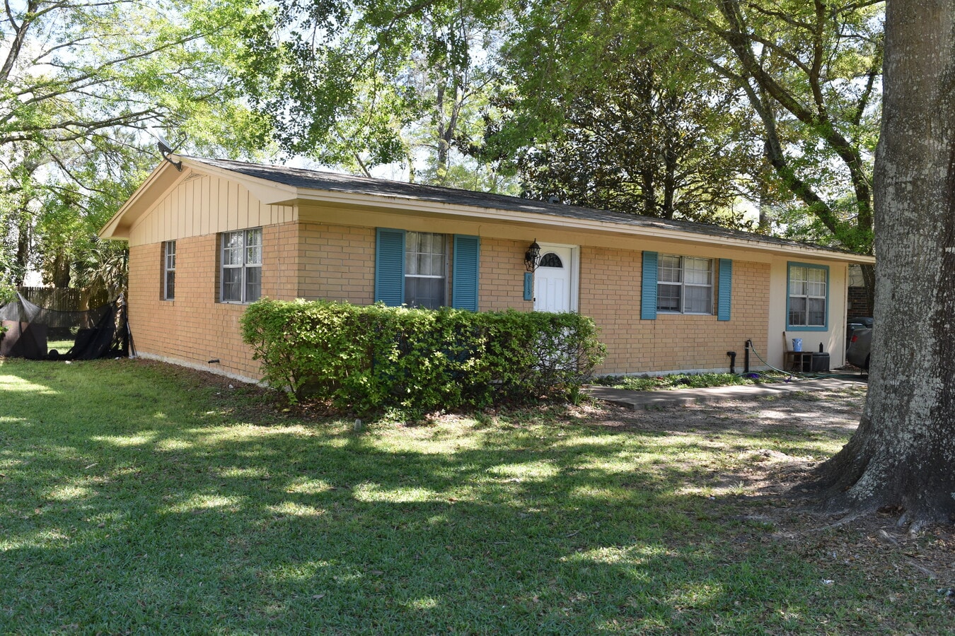 Photo - 813 Essex Dr