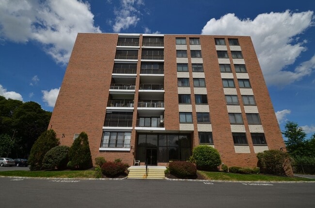 Building Photo - 51 Melrose St Unit 5e