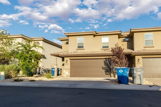 Building Photo - 3 bed / 2.5 bath / 2-car with washer/dryer/fridge 2019 built END UNIT!