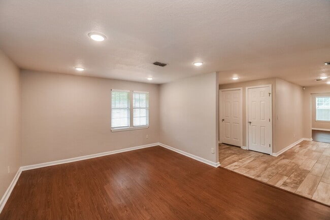 Photo - 8109 Grampell Dr