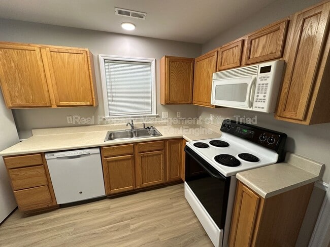 Photo - 225 Braeburn Dr