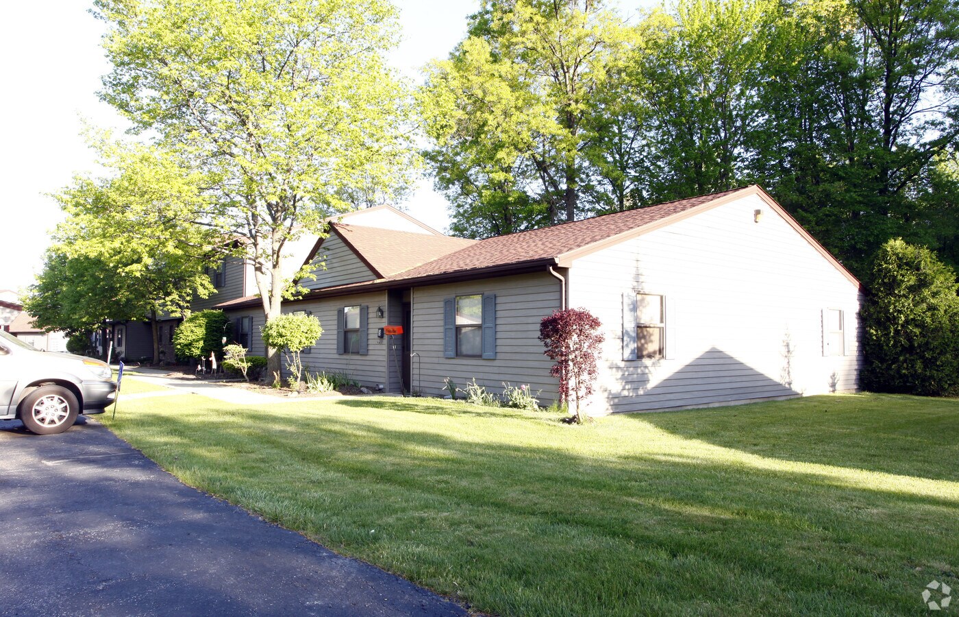 Photo - Westchester Executive Apts.