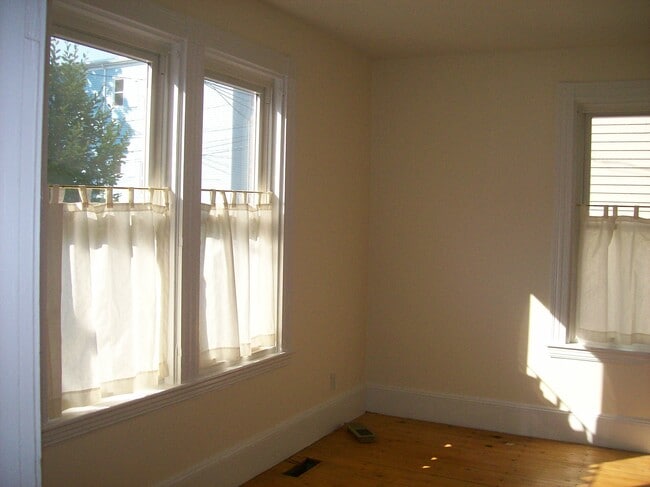 Photo - 10 Roberts St Unit #1