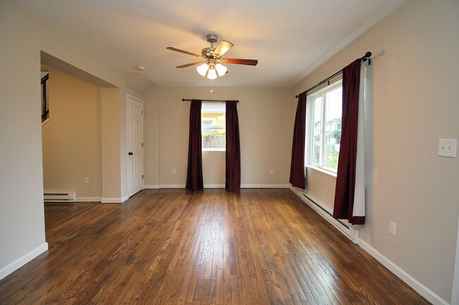 Photo - 8435 NE Holladay St