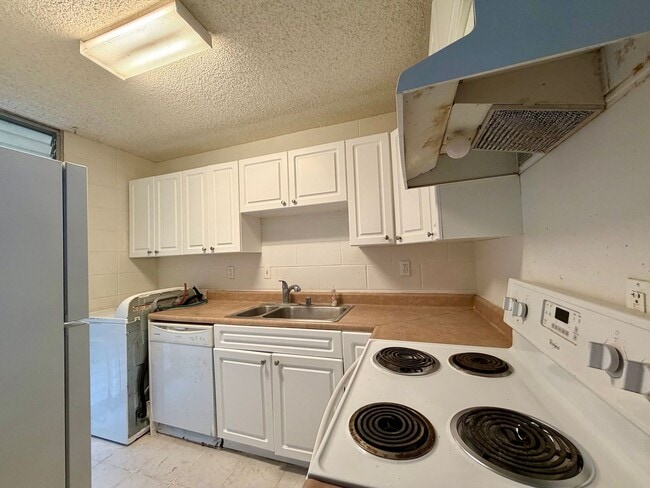Photo - Mililani - 2 Bed, 1 Bath Condo w/ 2 Parking, Pets OK! Unit C304