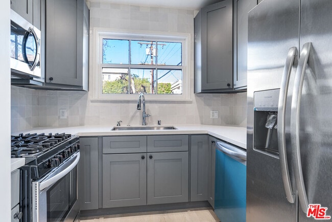 Photo - 9216 Alden Dr Unit 9