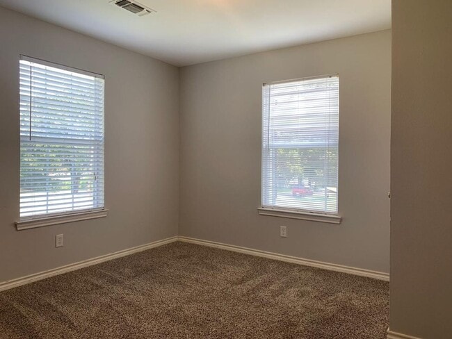 1602 W Elm St