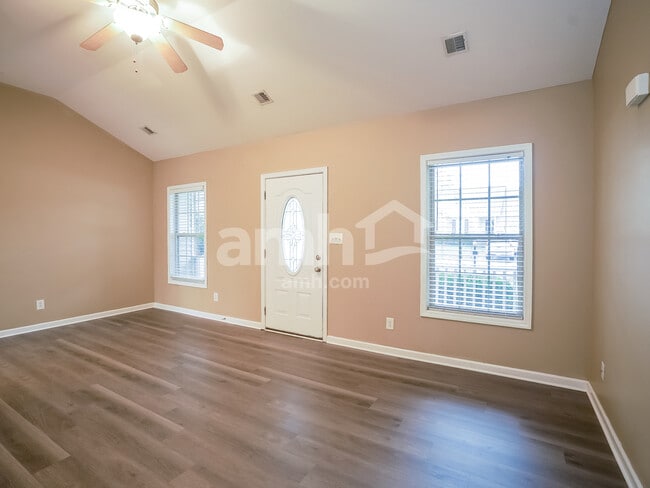 Photo - 720 Arrowfield Dr