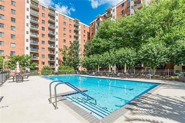 Building Photo - 3000 Johnson Ferry Rd NE Unit A610