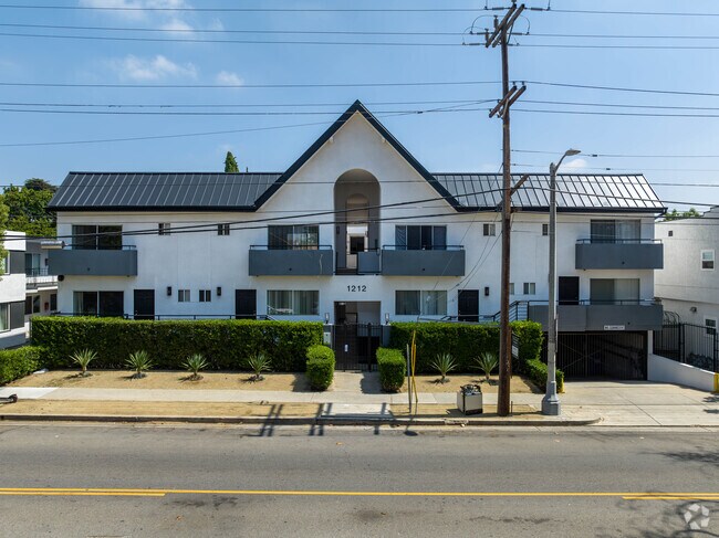 1212 N Gower St - 1212 N Gower St Apartments