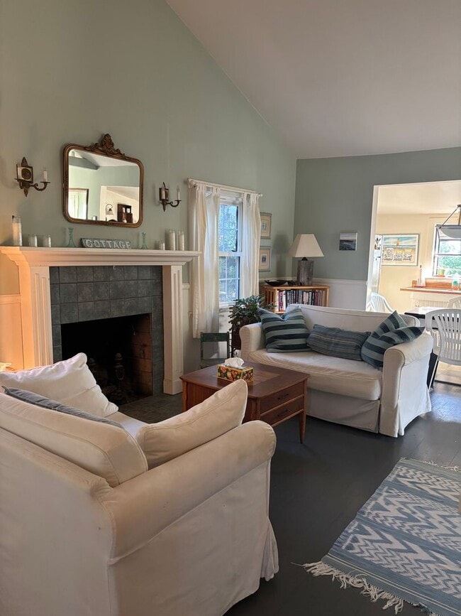 Photo - Cozy Coastal Furnished Cottage by the Paci...