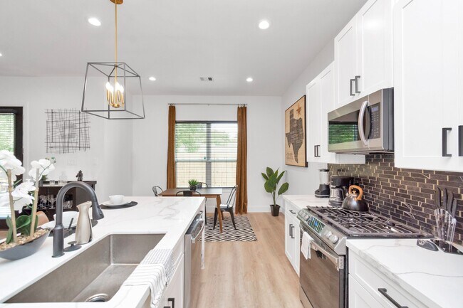 Photo - 5308 Denmark St