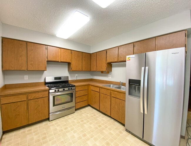 Photo - 525 Welch Ave