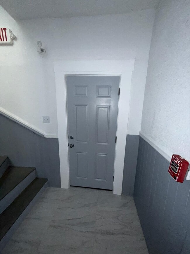 Building Photo - 156 S Bend St Unit 2