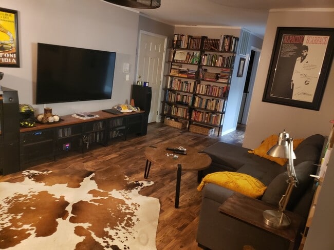 Photo - 1065 N Village Dr