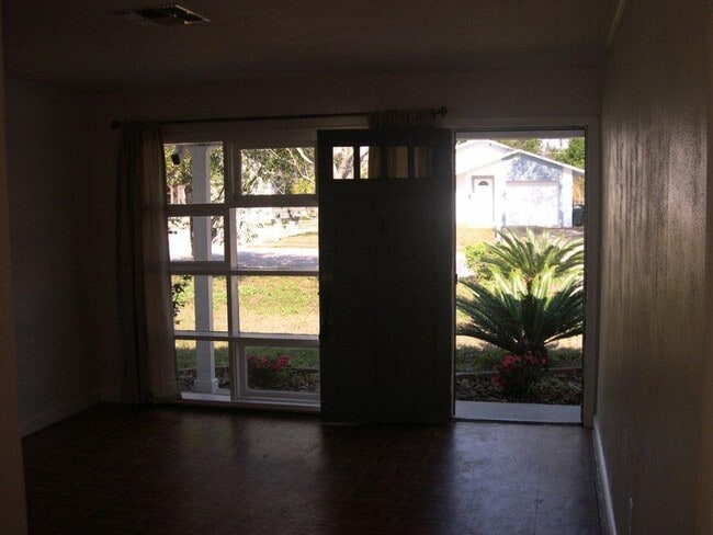 Photo - 220 Golden Days Dr