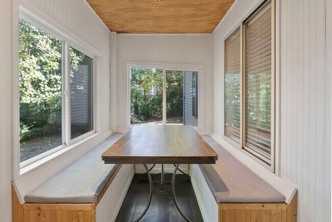 Photo - Charming 2 Bedroom Condo