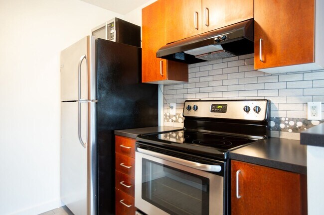Photo - Goose Hollow 1 Bedroom Available Now ! Unit 706