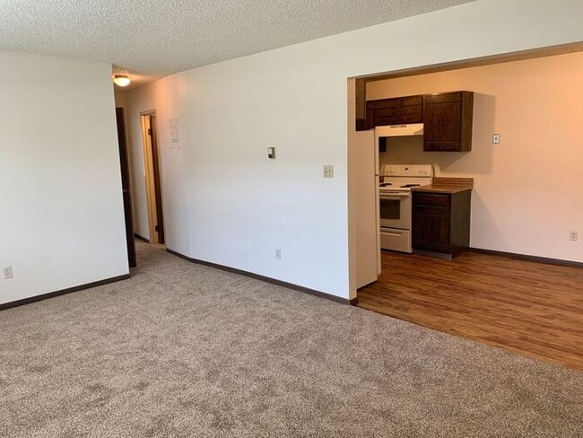Photo - 2 Bed, 1 Bath Apartment for Rent in East Loveland! Move in special - 2 Weeks Free, Flexible lease...