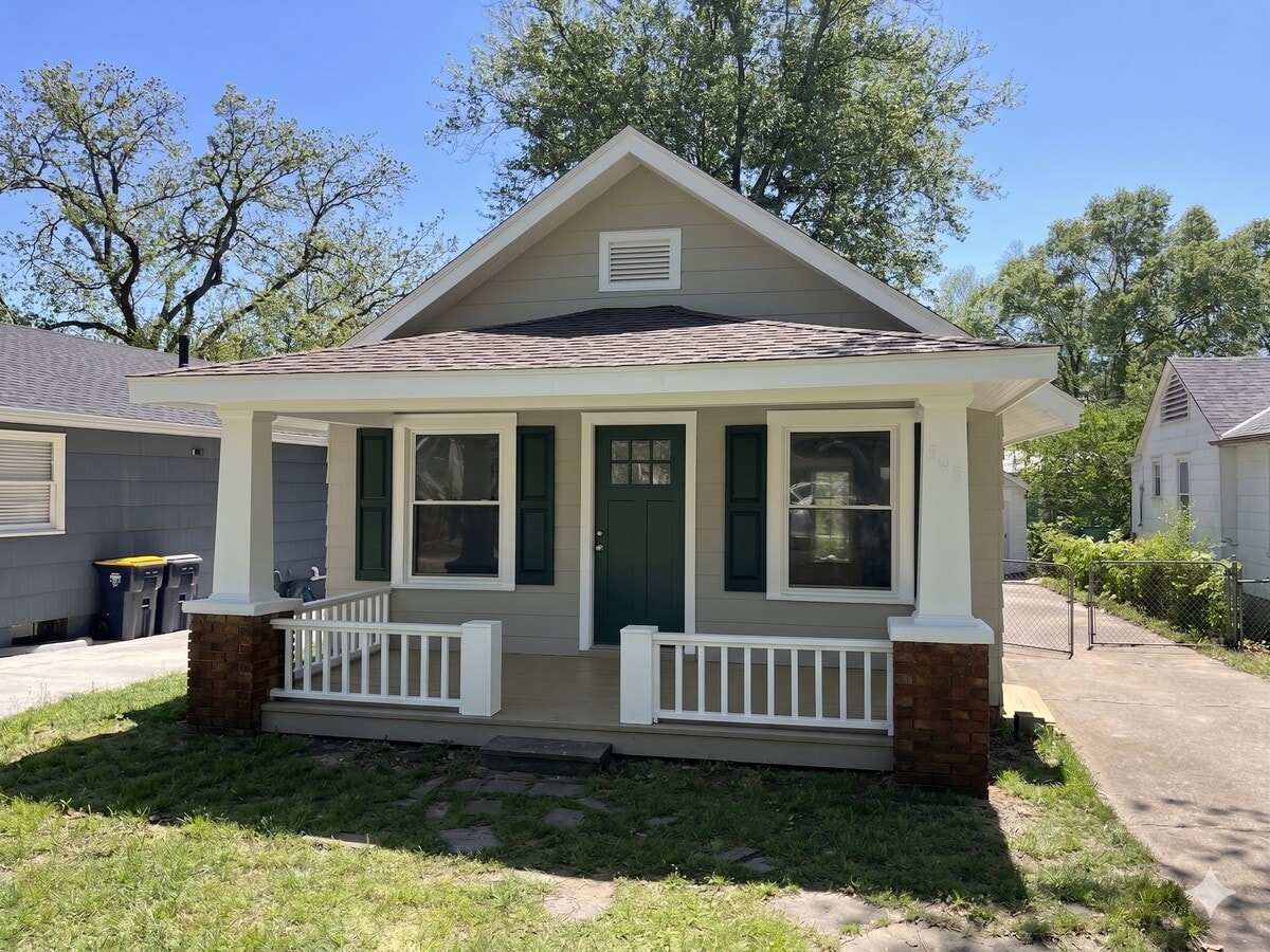 Photo - 305 E 79th Terrace