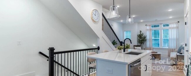 Photo - 2615 Rozzelles Ferry Rd