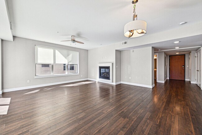 Photo - Spacious Luxury Living in City Park! 3Bd/2.5Ba Unit 401