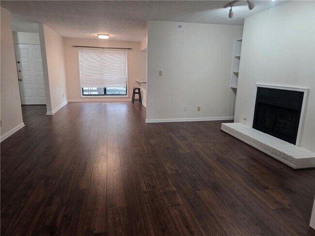 Photo - 2105 Cumberland Ct SE