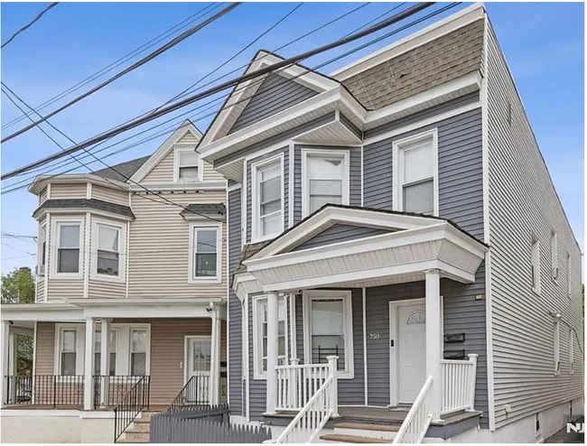 Building Photo - 750 S 17th St