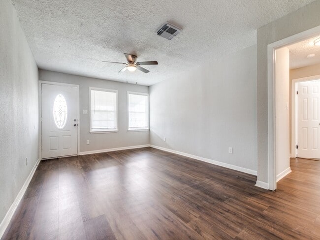 Photo - 411 Gober St