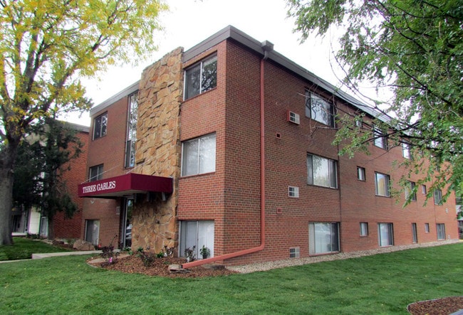 2475 S Vine St Apts