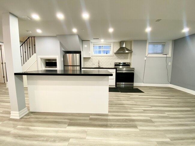 Photo - 1001 Cosburn Ave. Unité BSMT