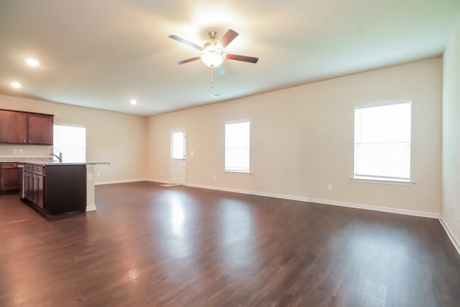 Photo - 432 Vermeer Ct