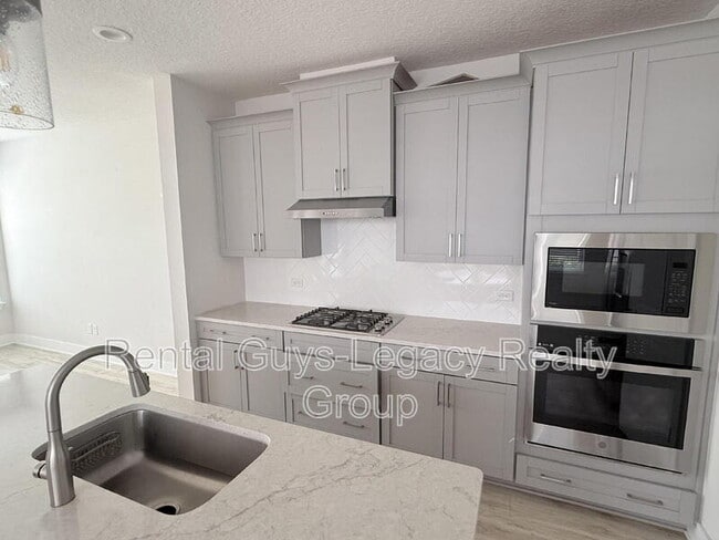 Photo - 409 Crestview Dr