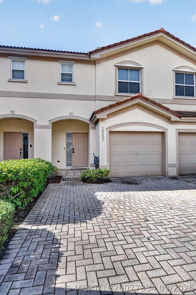 2557 Riverside Dr