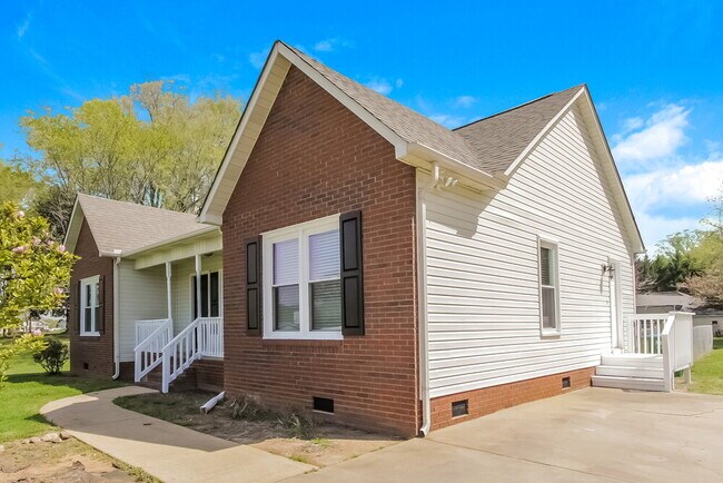 Photo - 104 Dameron Rd