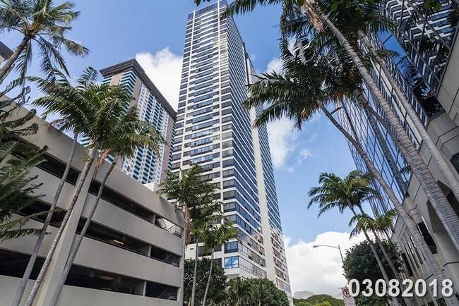 Photo - $3,500 / 2br - 896ft2 - Renovated and Modern 2BR/2BA/1PKG unit in the Royal Capito