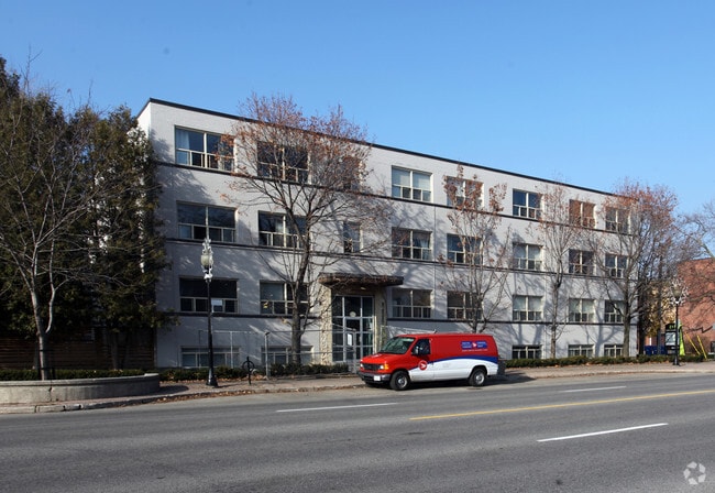 Photo - 206 Lakeshore Rd E