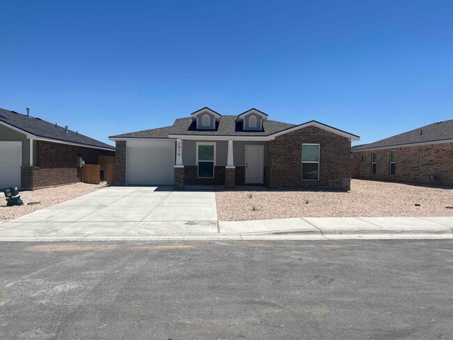 Photo - 2016 Lakes Dr House