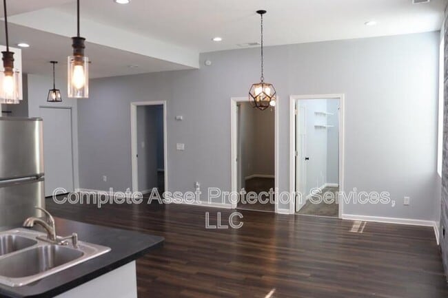 Building Photo - 7302 W Taft St Unit A