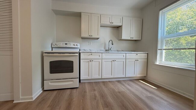 Building Photo - 43-49-49 Oak St Unit #47