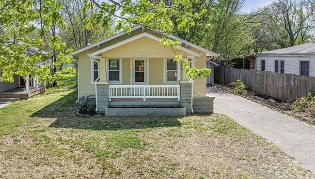 Building Photo - 2142 S Waco Ave Rental