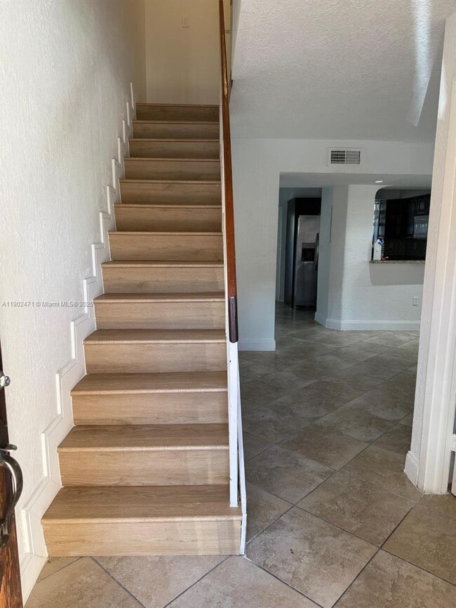 Photo - 2555 W 53rd St Unidad 404